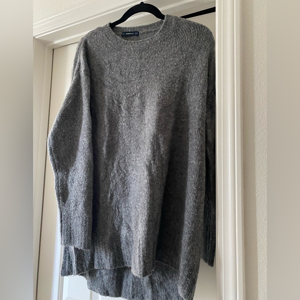 Zara sweater size medium